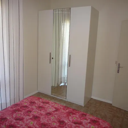 Apartment Lara *